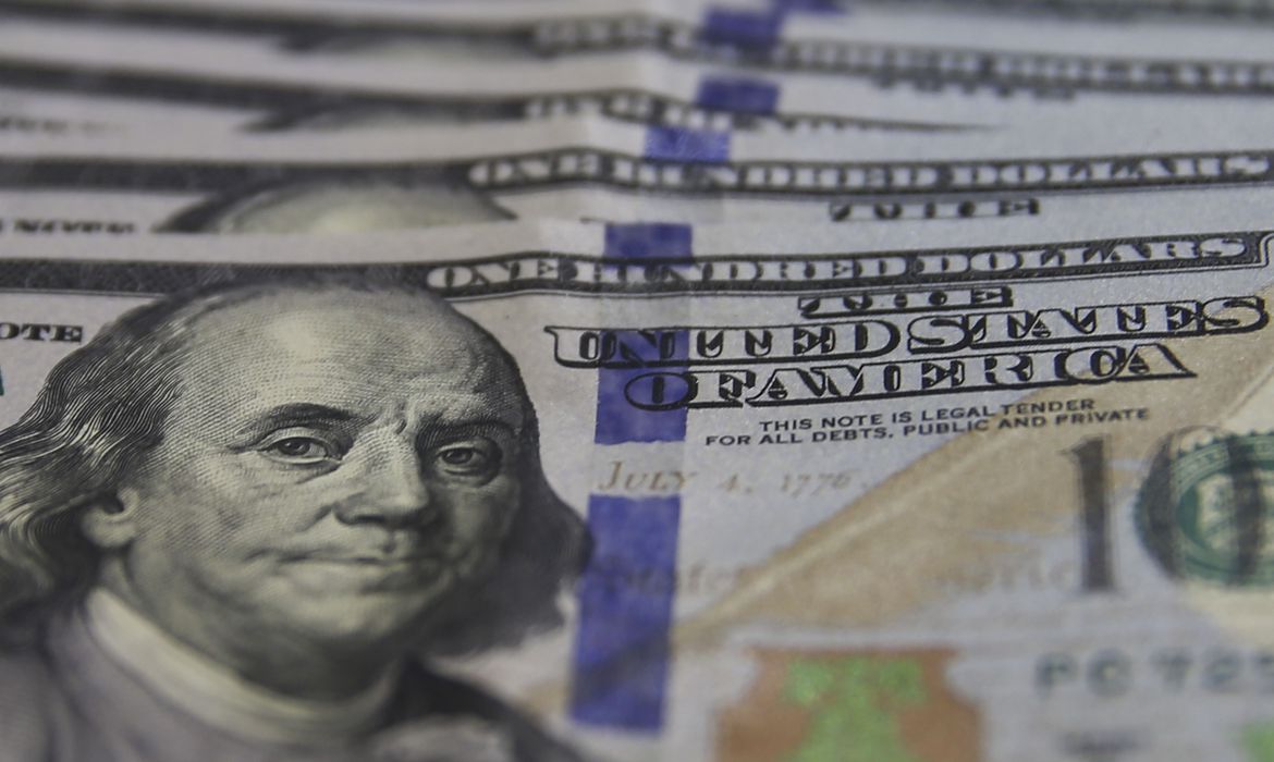 Guaicurus News - Dólar cai para R$ 4,86 após aprovação da reforma tributária