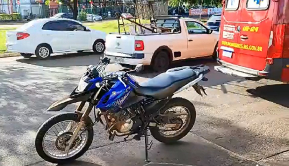 Guaicurus News - Motociclista fica ferido ao ser atingido por carro na avenida Costa e Silva