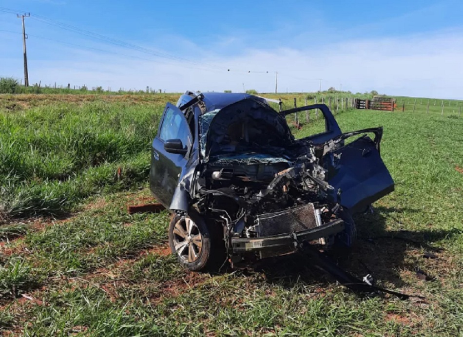 Guaicurus News - Motorista morre e passageiro fica ferido após carro bater na traseira de caminhão na MS-160