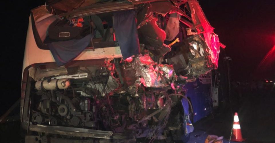 Guaicurus News - Acidente entre ônibus e caminhão deixa três mortos na MS-040
