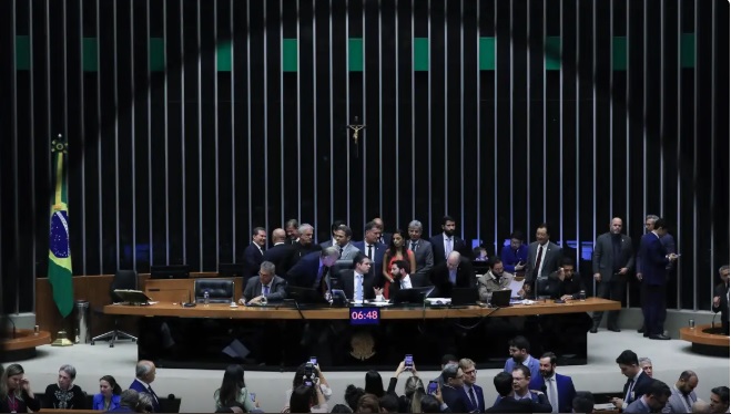 Guaicurus News - Câmara aprova urgência de PL que inclui facções em atos de terrorismo