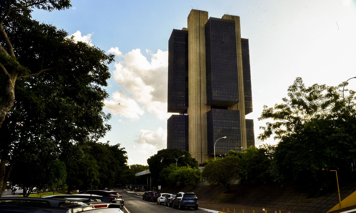 Guaicurus News - Dívida Pública sobe 1,44% em abril e supera R$ 7,6 tri