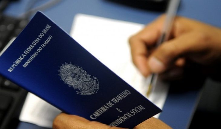 Guaicurus News - Taxa de desemprego cai para 5,4%, a menor desde 2012