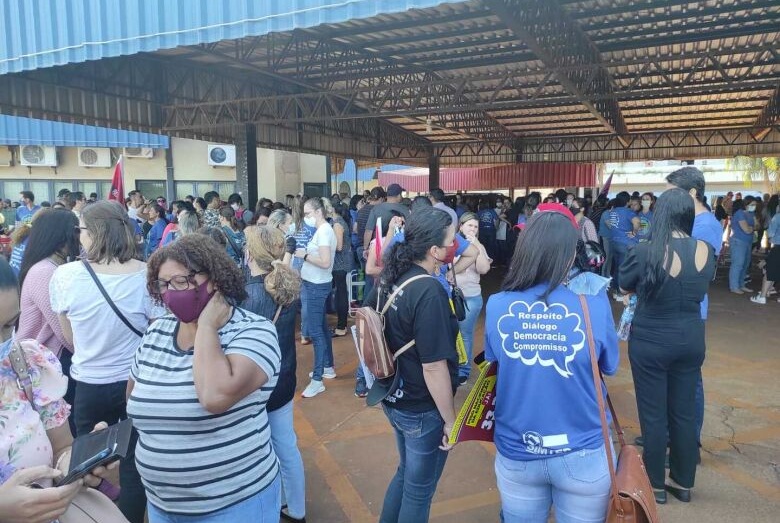 Guaicurus News - Professores rejeitam proposta da prefeitura e voltam a protestar em Dourados